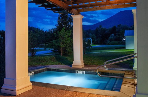 Manchester Hotel | Vermont Resort Stay with Pool, Spa, Golf, and Village Access