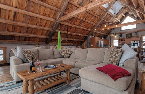 Brookfield House | Vermont Retreat: 3BR with Mountain Views and Trails