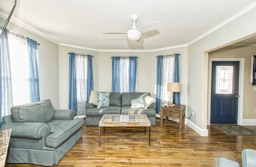 Orono House | Very Spacious 5-bedroom, 3 bath house... Walk onto UMaine campus