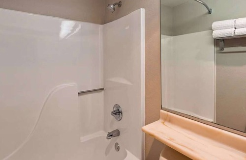 Morgantown Hotel | Vibrant Morgantown Living - A Modern Stay for You | 4 Rooms w/Free Parking