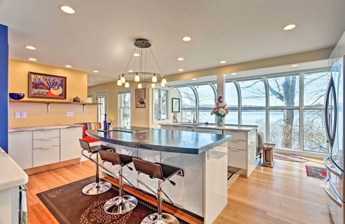 Sterling House | Vibrant Sterling Lakefront Lodge w/Kayaks