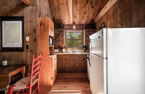 Mathias House | Vibrant Woodland Cabin Sanctuary near Great Cacapon River in West Virginia