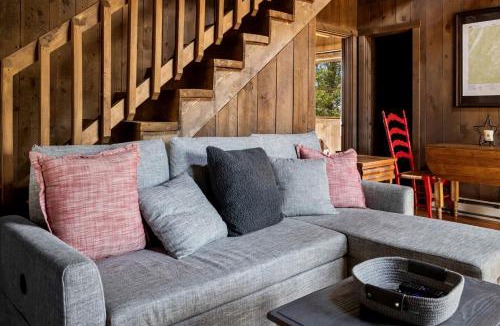Mathias House | Vibrant Woodland Cabin Sanctuary near Great Cacapon River in West Virginia