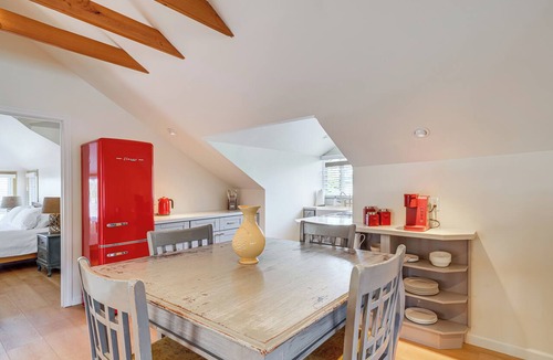 Carpinteria Apartment | Victorian Carpinteria Apartment < 1 Mi to Beach!
