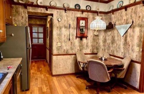 Somerdale House | Victorian Oasis home in Mineral City, near Atwood - Deer Hunting - Hot Tub