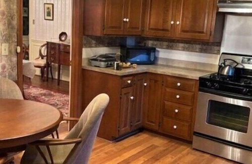 Somerdale House | Victorian Oasis home in Mineral City, near Atwood - Deer Hunting - Hot Tub