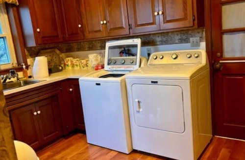 Somerdale House | Victorian Oasis home in Mineral City, near Atwood - Deer Hunting - Hot Tub