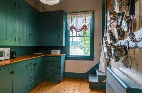 Damariscotta House | Victorian w/Lawn & Beautiful Water Views! Special rates 8/15 -8/22 & 8/28 - 9/3