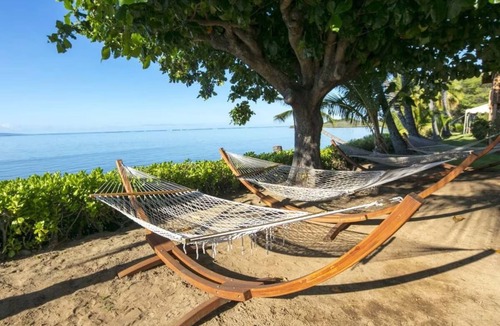 Kaunakakai House | View Room w/Seating Area, Pool w/Stunning Ocean Backdrop