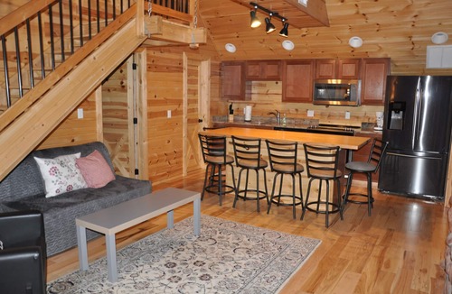 Urbana Villa | Villa with Majestic Views of Monocacy River. Sleeps 5, 2 Bath, Full Kitchen