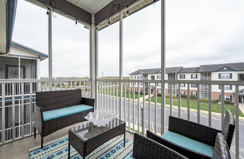 Villages of Five Points Condo | Villages of Five Points 3rd floor condo - great location & amenities!