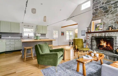 Hollowville Cottage | Vintage Country Home with Games, Fireplace & 20 Min to Hudson