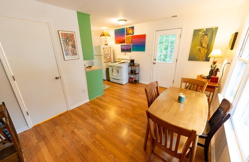 Lee's Summit Apartment | Vintage Space! 60 Seconds from Downtown Lee Summit