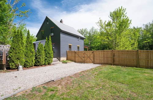 North Conway House | Wake up on the Saco River 2-Bedroom house private Saco access