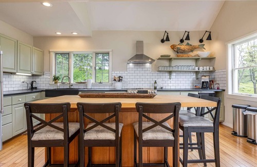 Cape Elizabeth House | Walk the beach or watch the tides from "Boatyard". 6 bedrooms, AC, waterfront!