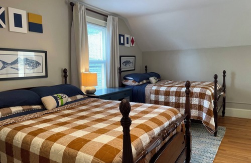 Cape Elizabeth House | Walk the beach or watch the tides from "Boatyard". 6 bedrooms, AC, waterfront!