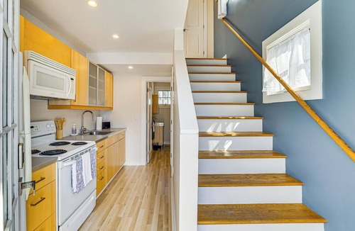 Madison Center Apartment | Walk to Coast! Convenient Cottage in Dtwn Madison