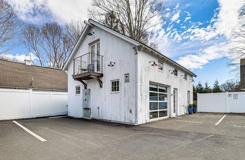 Madison Center Apartment | Walk to Coast! Convenient Cottage in Dtwn Madison
