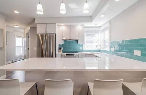 East End Condo | Walk to East End Beach/2BR King Beds/Pet Friendly