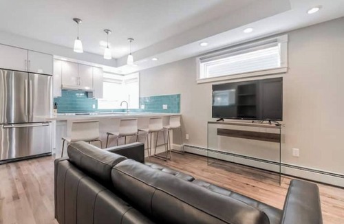 East End Condo | Walk to East End Beach/2BR King Beds/Pet Friendly