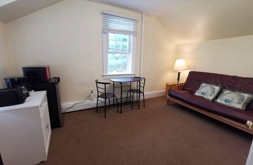Framingham Apartment | Walk to FSU, shopping center, separate entrance
