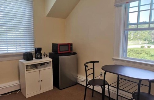 Framingham Apartment | Walk to FSU, shopping center, separate entrance