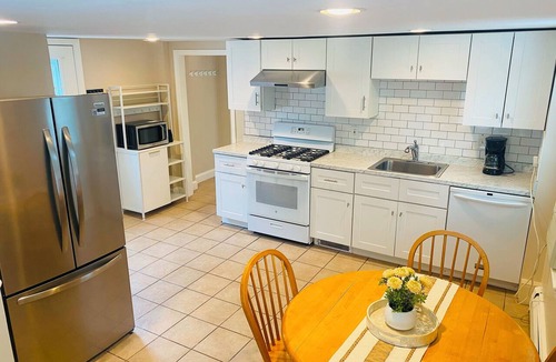 Walpole Apartment | Walk to Gillette Stadium - Sleeps 6 - Parking