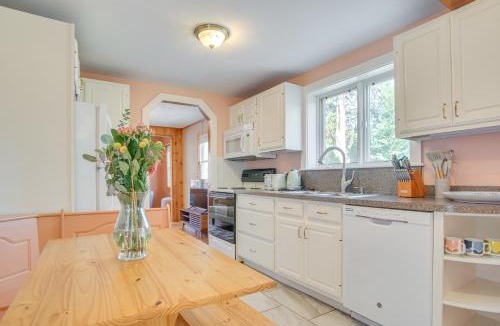 Kingston House | Walk to Grays Beach Park: Kingston Seaside Escape
