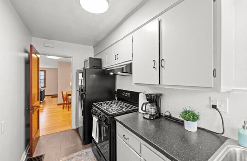 Clintonville Apartment | Walk to High St Free Parking & Private Backyard