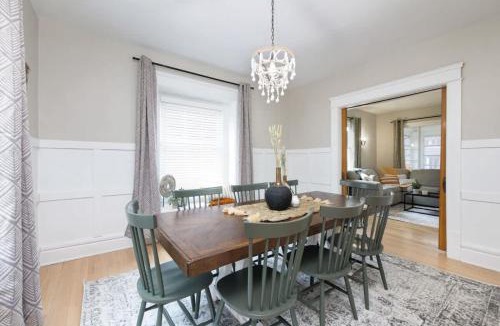 Highland Square House | Walk to Highland Square, Sleeps 8