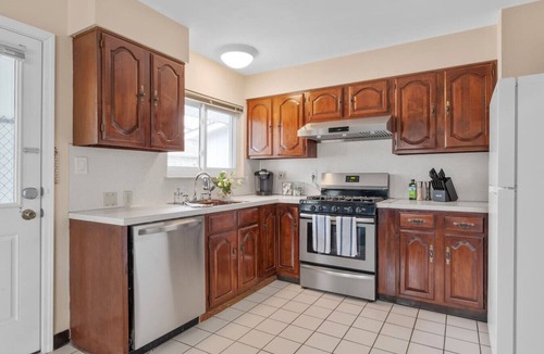 Columbus House | Walk to OSU 4BR Ranch 3 Kings Pet-Friendly