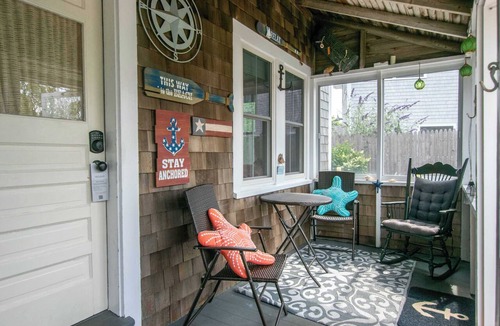 Brewster House | Walk to Private Bayside Beach!