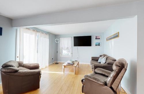 Scituate House | Walk to Sandhills Beach! Sunny Group Getaway