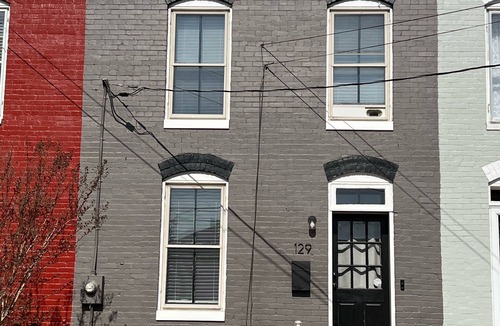 Downtown House | Walk to the canal and downtown! Cozy 1880 Fully Renovated townhome