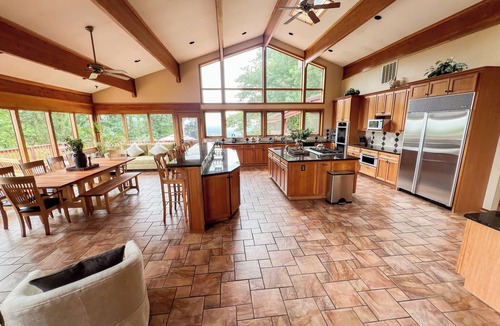 Bluemont Cabin | Walk to Winery+Brewery, hot tub and movie theater