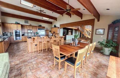 Bluemont Cabin | Walk to Winery+Brewery, hot tub and movie theater