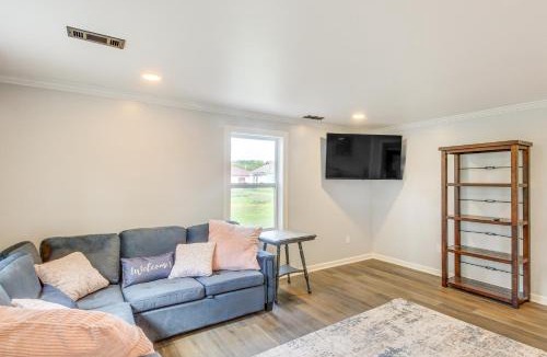 Holt House | Walk to Winery! Home w/Patio & Yard in Holt