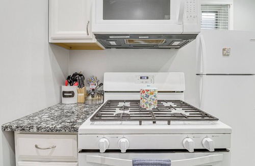 Lawrenceville House | Walkable Group Getaway! 5 Mi to Dtwn Pittsburgh