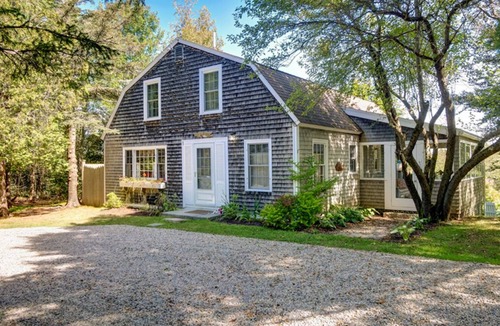 Bernard House | Walking distance to Back Beach, comfortable, well-stocked w/fire-pit and grill!