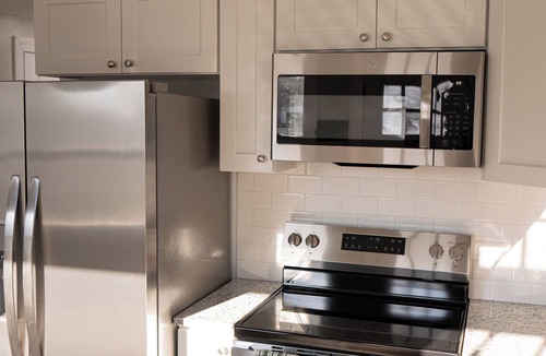 Southington House | Warm Cozy Stylish Stay