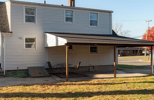 Southington House | Warm Cozy Stylish Stay
