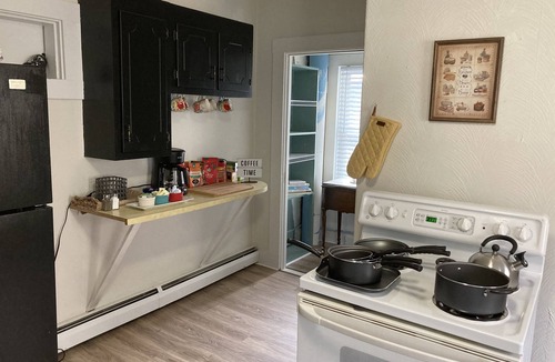 Dover Apartment | 🔥Warm, Spacious, Free Wine🍷Entire Apt, Self CheckIn!