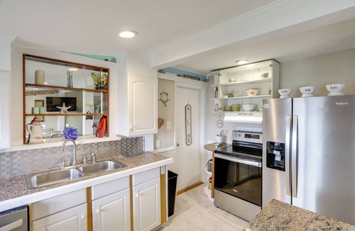 Warwick Apartment | Warwick Apt w/Waterfront View, Walk to Marina!