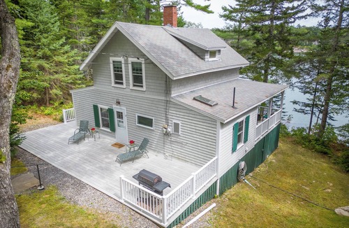 West Boothbay Harbor Cottage | Water's Edge - Waterfront Cottage on Southport - Wrap-Around Porch!