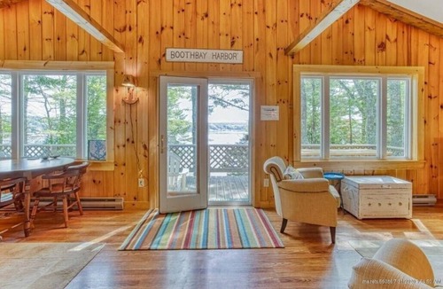 Bayville Cabin | Water View, Lake Beach, Kayaks & En-suite Baths