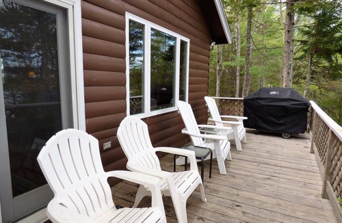 Bayville Cabin | Water View, Lake Beach, Kayaks & En-suite Baths