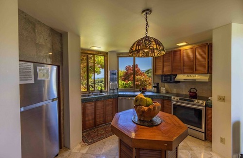 Huelo House | Waterfall House - Private House Overlooking the Ocean!