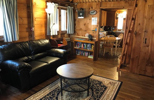 Turner Cottage | Waterfront 3-Bedroom Cottage on Pleasant Pond in Turner, ME