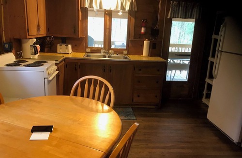 Turner Cottage | Waterfront 3-Bedroom Cottage on Pleasant Pond in Turner, ME