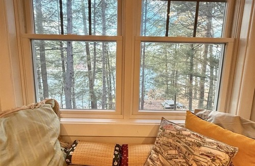 South Casco House | Waterfront 4 bedroom and 3 bath home on the Raymond Cape